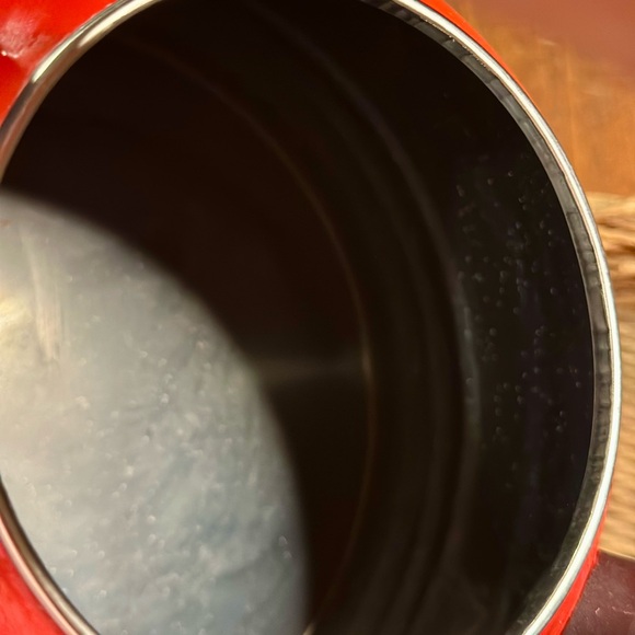 Le Creuset French Classic Modern Vibrant Red Enamel Whistling Hot Water Kettle - Picture 5 of 13